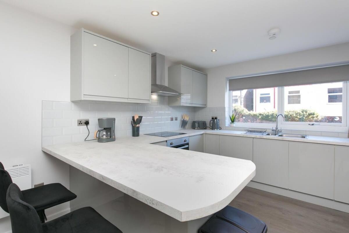 Stunning 2 Bedroom Apartment In Wallasey Exterior photo