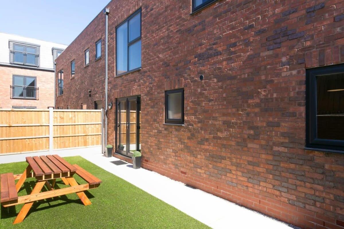 Stunning 2 Bedroom Apartment In Wallasey Exterior photo